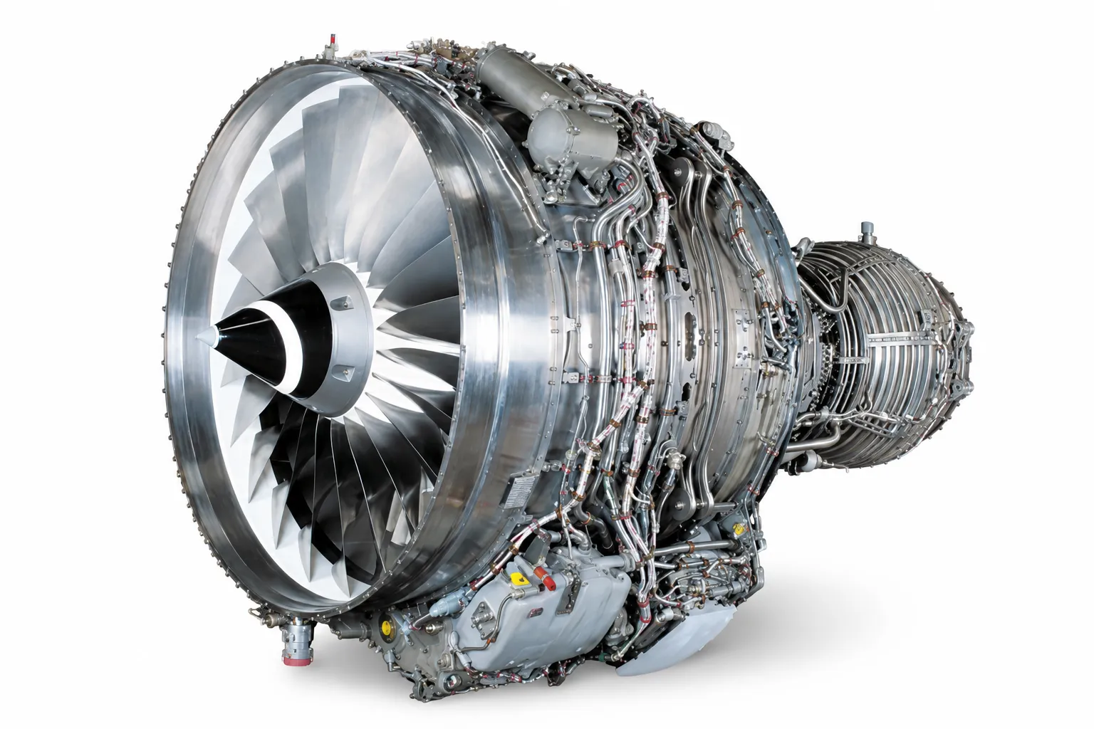 Motor IAE V2500 em fundo branco