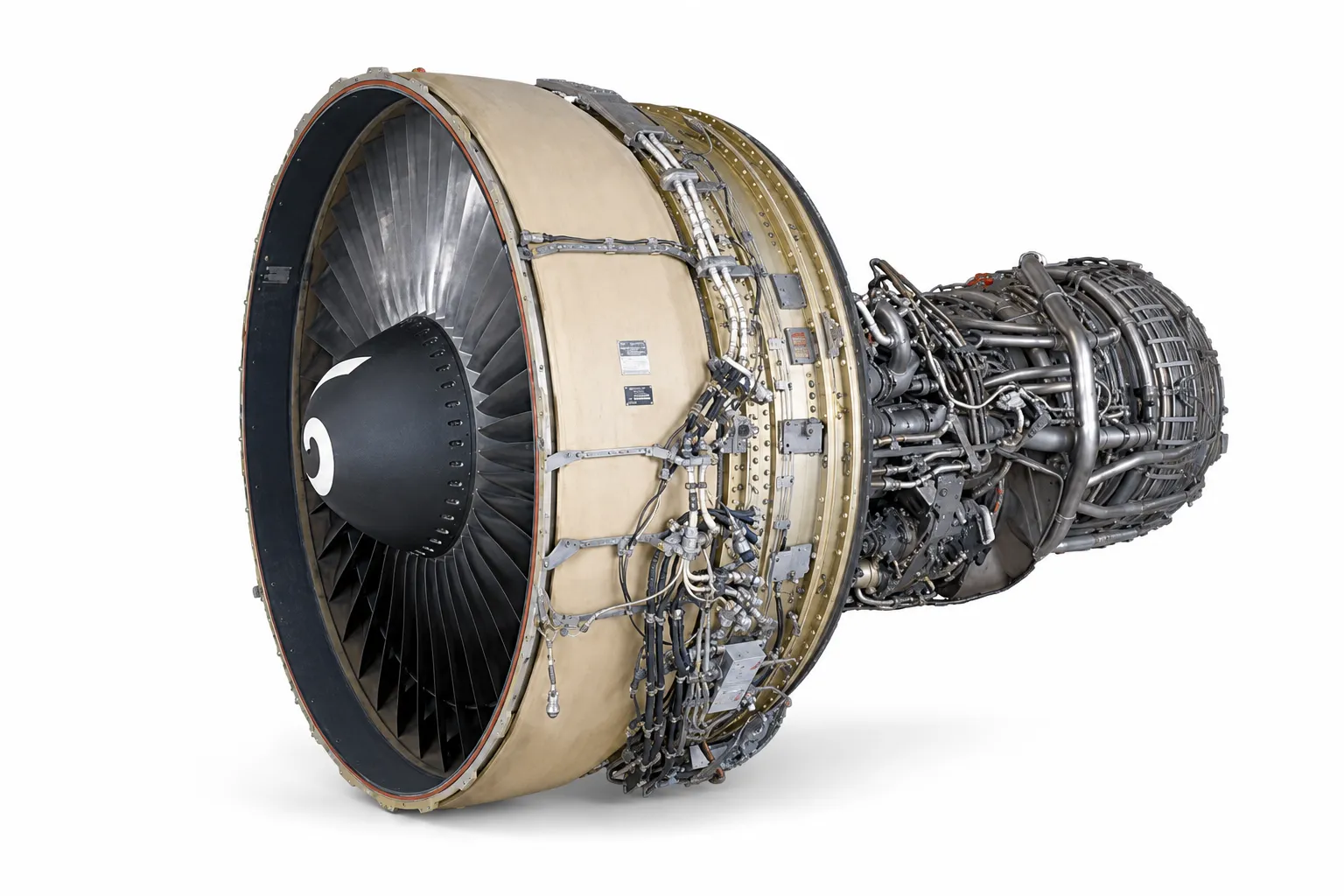 Motor CF6 da GE Aerospace em fundo branco