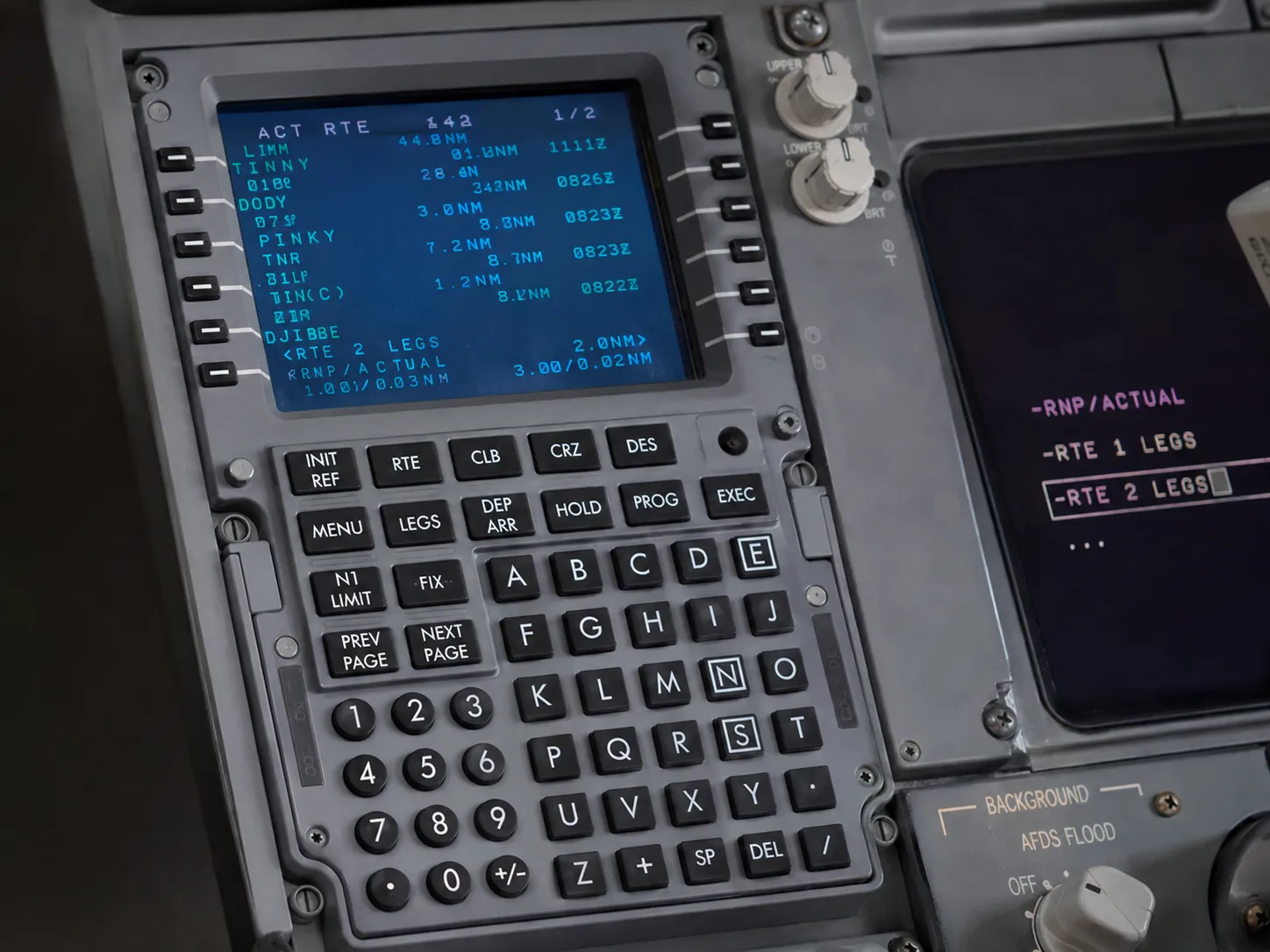 Unidade CDU FMS no pedestal central da aeronave